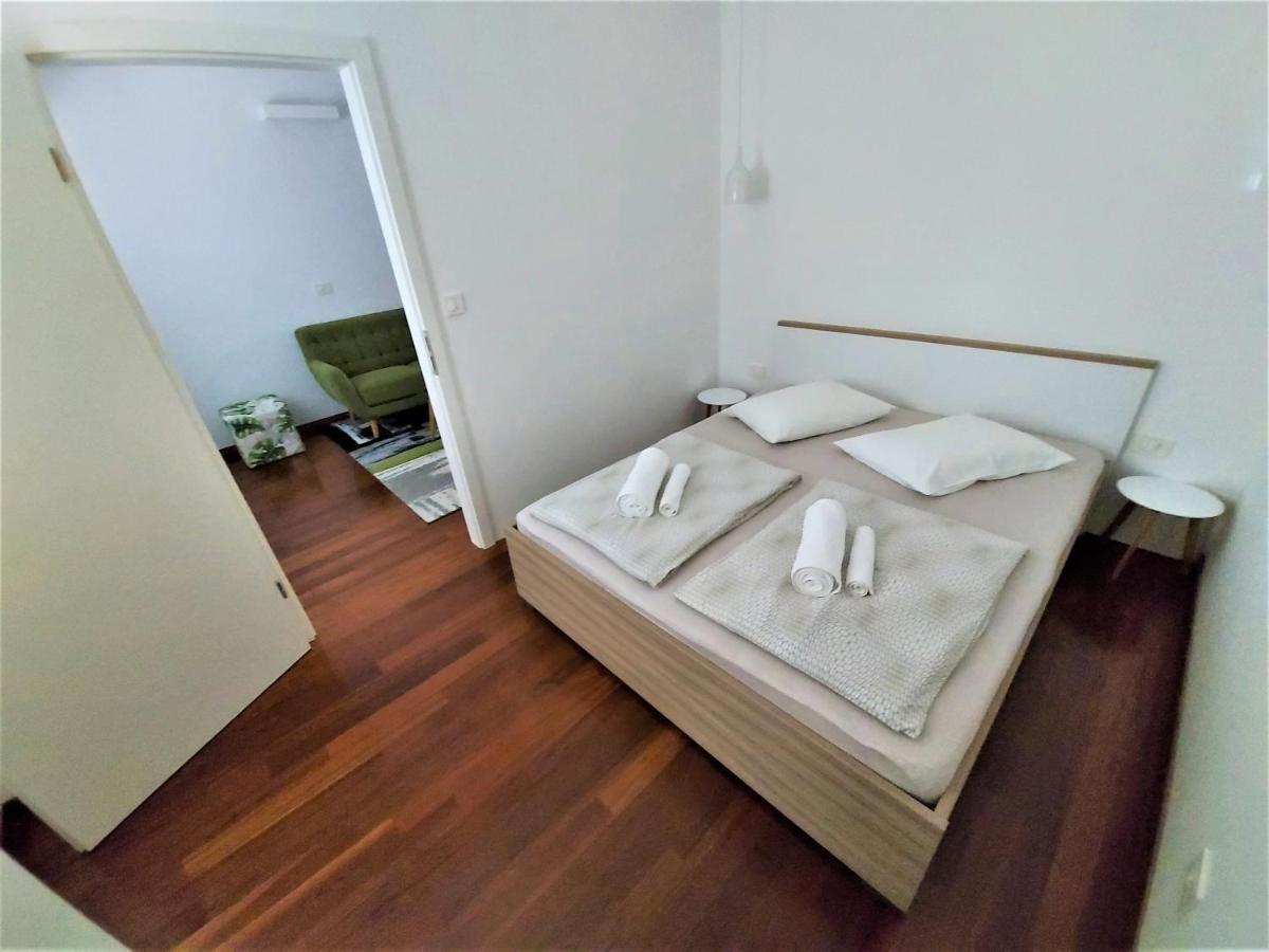 Apartments Aurora Near Beach Медулин Экстерьер фото