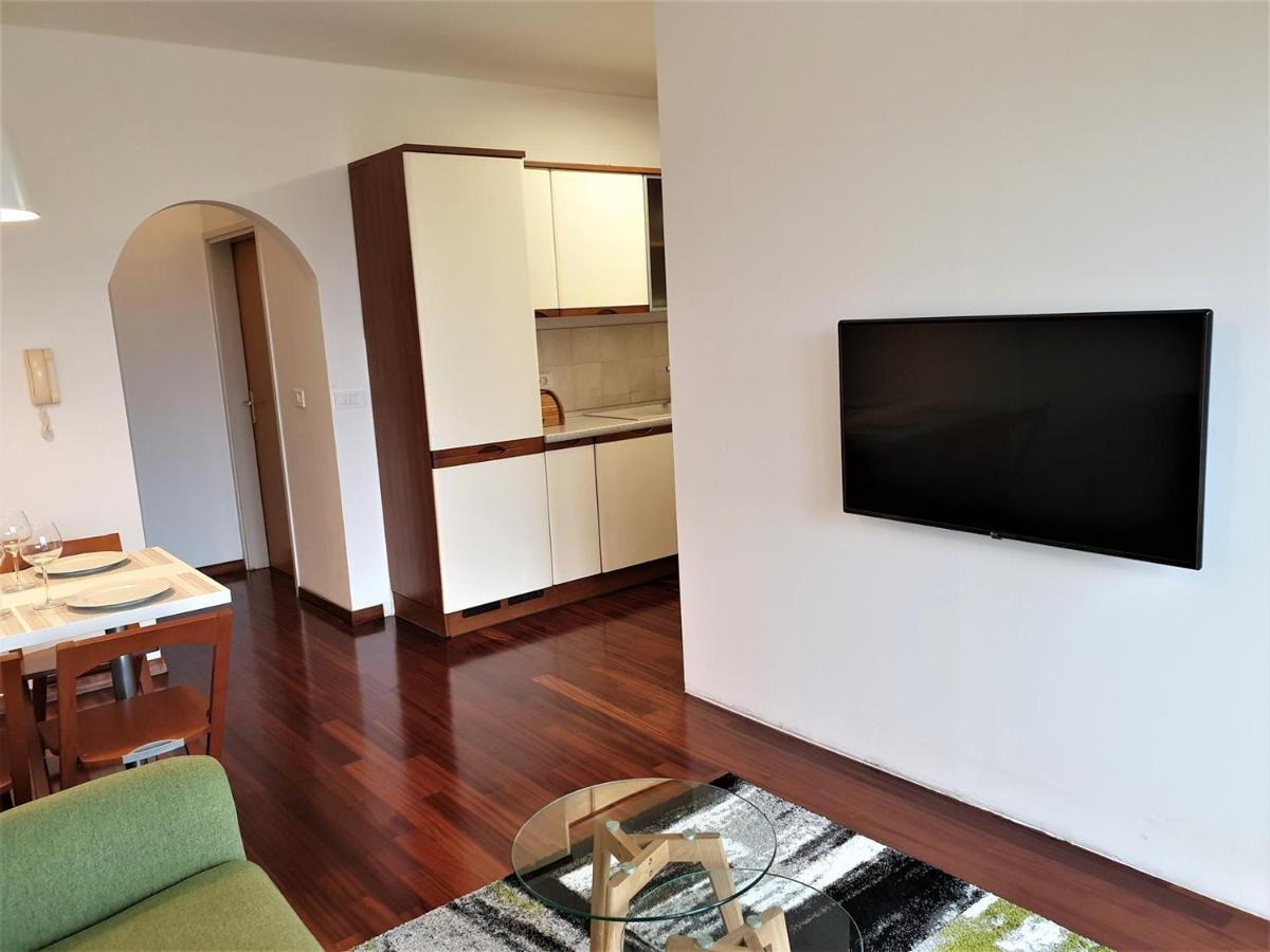 Apartments Aurora Near Beach Медулин Экстерьер фото