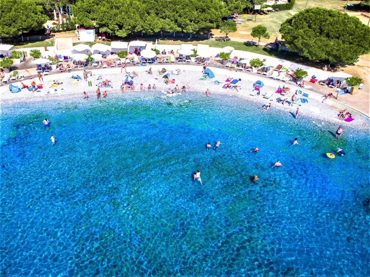 Apartments Aurora Near Beach Медулин Экстерьер фото